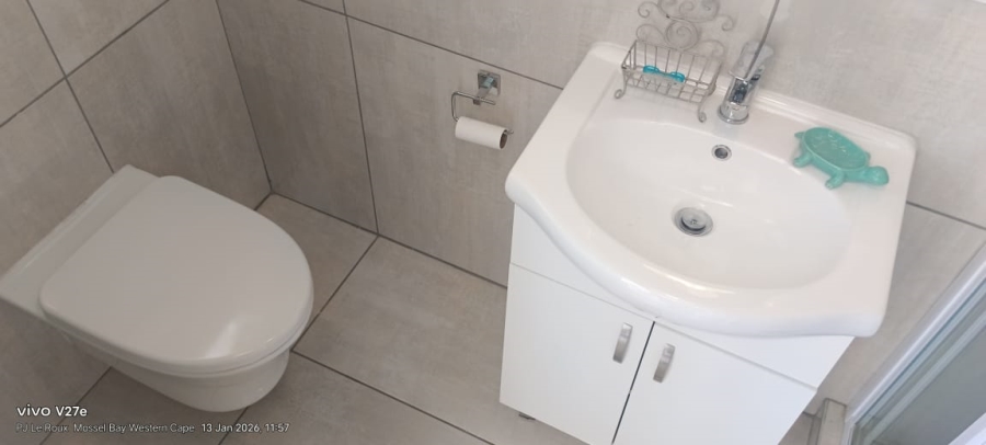 To Let 4 Bedroom Property for Rent in Hartenbos Central Western Cape